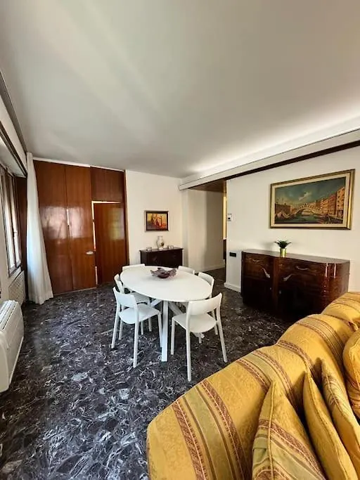 ונציה Madoneta Apartment 0*,  איטליה